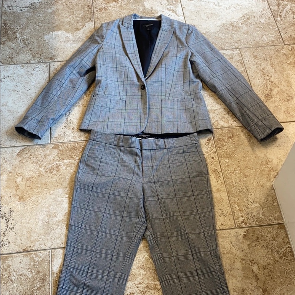 Classic Banana Republic Suit!